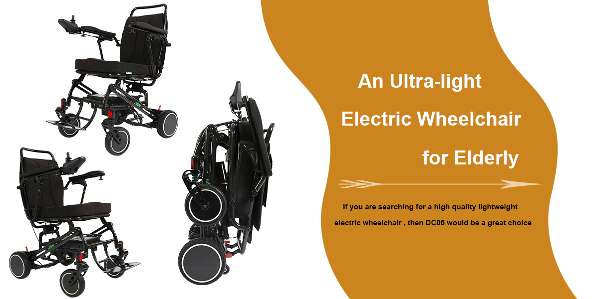 Una sedia a rotelle elettrica ultra luce per anziani