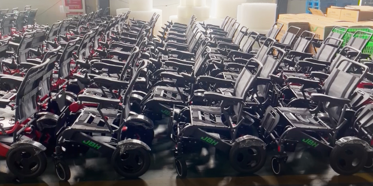 Sedia a rotelle in fibra di carbonio