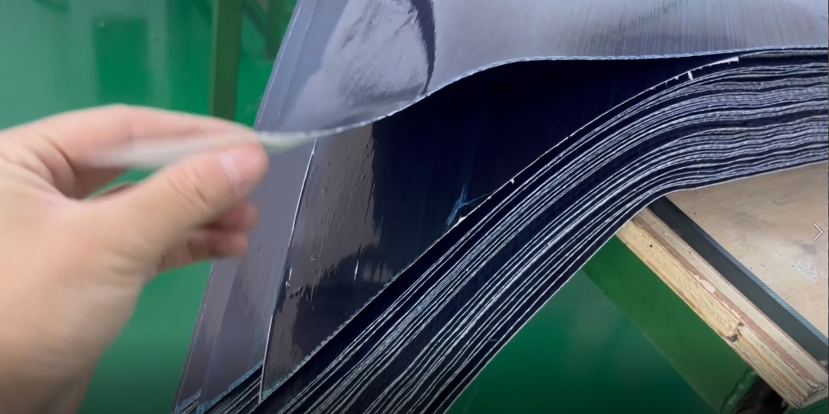 Materiale in fibra di carbonio